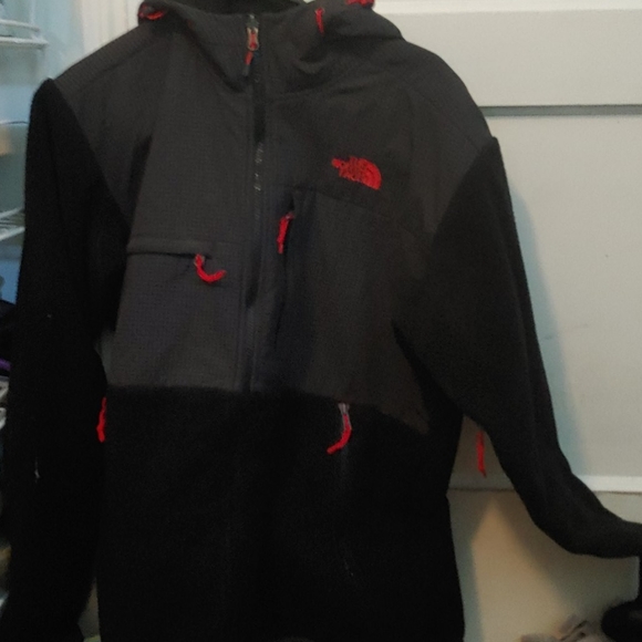 The North Face Black  Polartec recycled Jacket - Picture 1 of 4